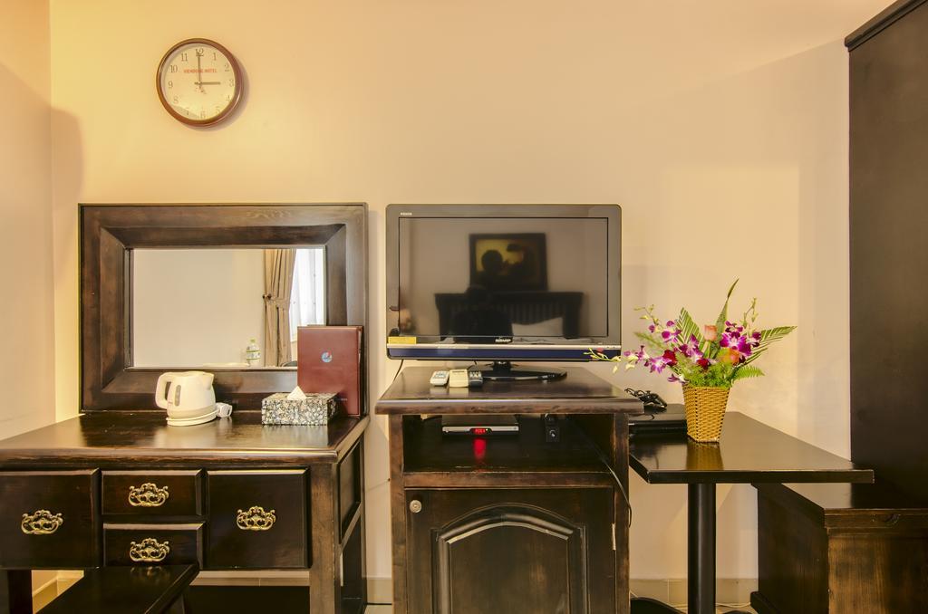 Vien Dong Hotel 2 Хошимин Экстерьер фото
